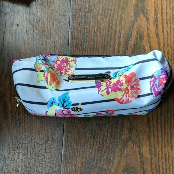 Betsey Johnson Handbags - Betsey Johnson cosmetic bag